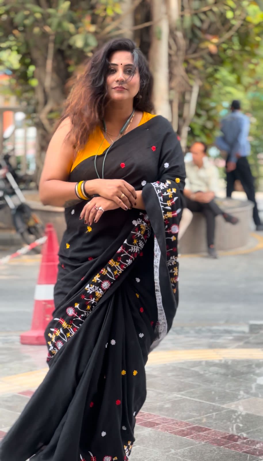 Fashweave Pure Cotton Embroidered Saree for Women and Girls | A Timeless Fusion of Traditional Craftsmanship and Contemporary Elegance, Perfect for Every Special Occasion